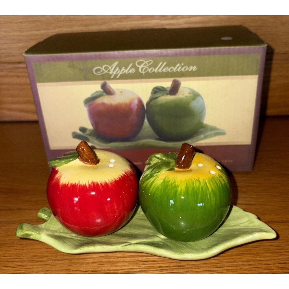 Apple Salt & Pepper Shakers Cracker Barrel - unused in original box